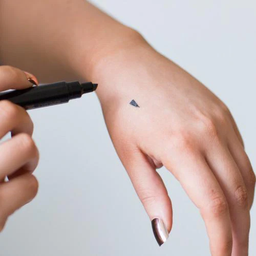 Perfect Wing Eyeliner Stamp & Pen - Image 3